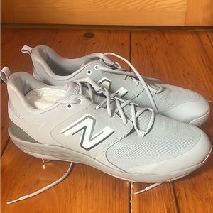 Men’s new balance baseball cleats